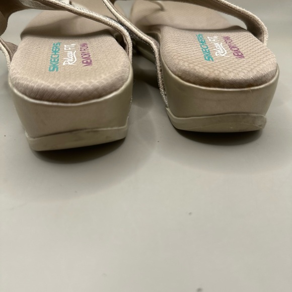 Skechers Women's Palm Springs Windsor Flip Flop. Color: Champagne. Size 9 - Picture 5 of 9